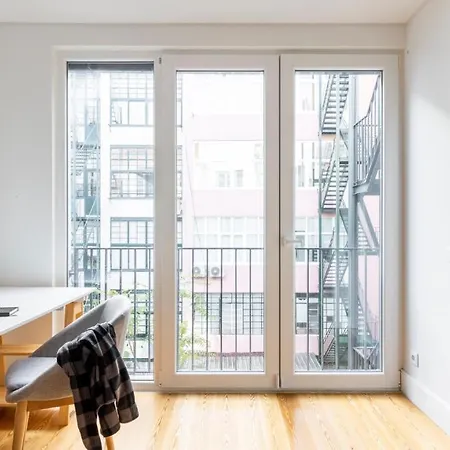 Plum Guide - Make A Face Apartment Lissabon